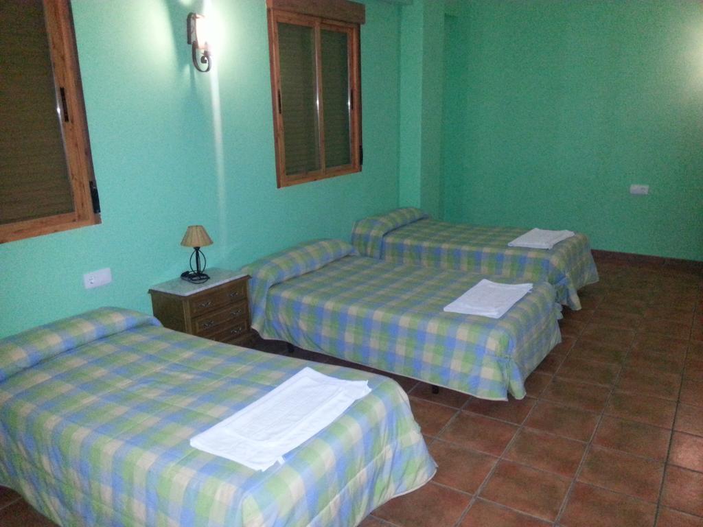 Hostal Las Tres Jotas Otel Alcaracejos Oda fotoğraf